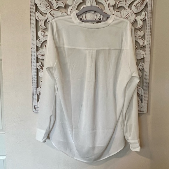 NWT H&M White V-Neck Blouse (Size US 6) - Picture 3 of 4